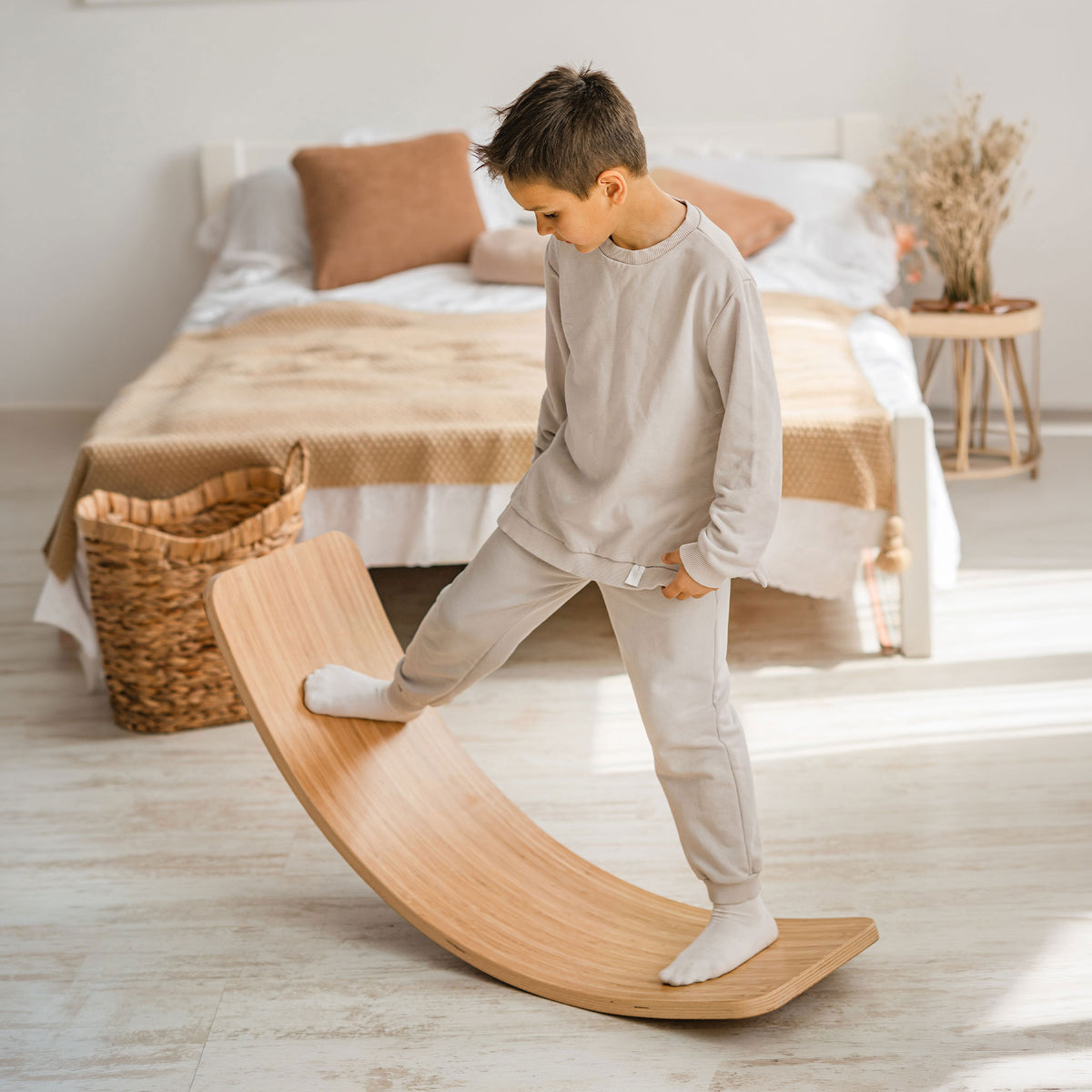Balancebrett Klassik aus Holz mit Korkbeschichtung für Kinder - Montessori-Wackelbrett - Ansicht 3