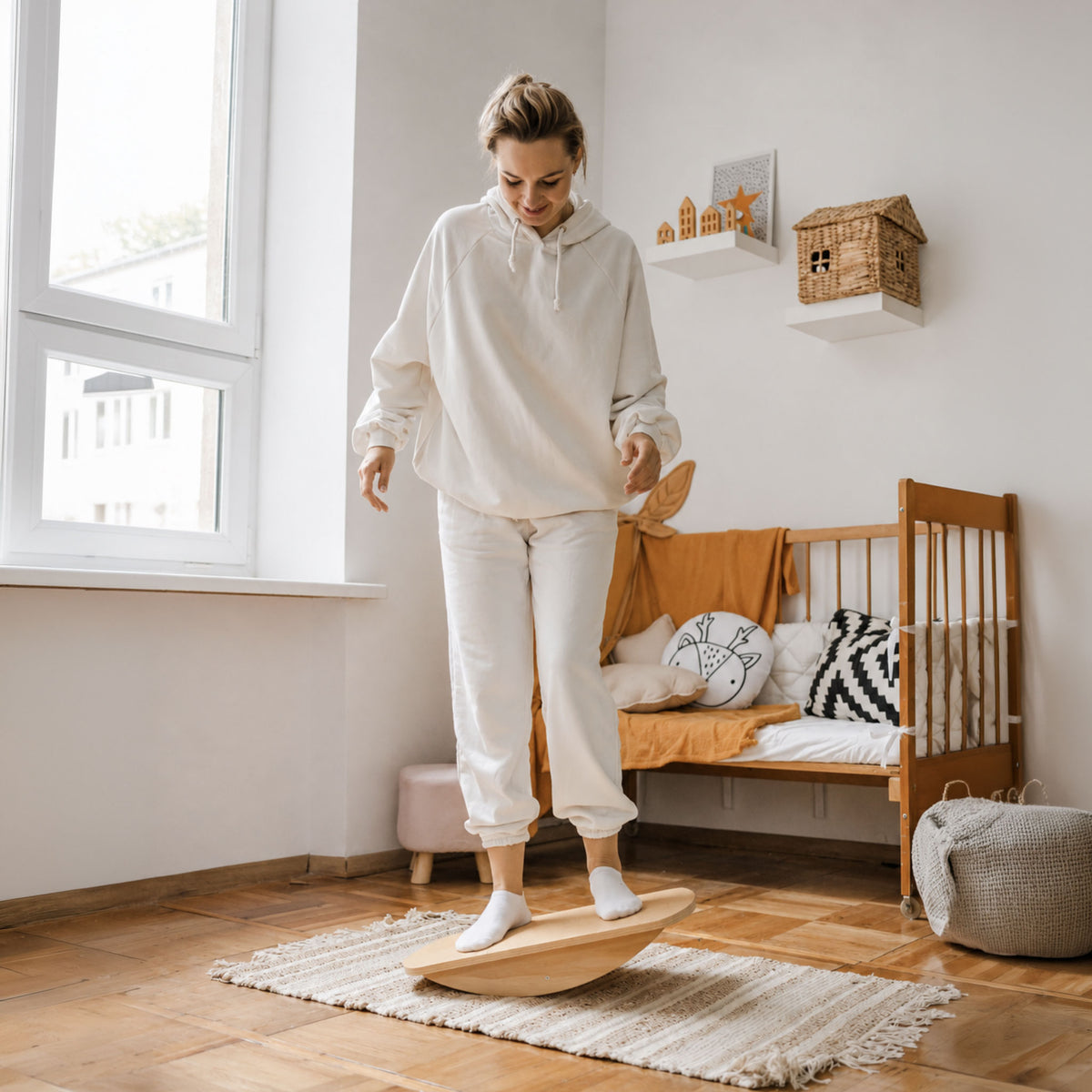 Balancebrett Kompakt aus Holz mit Kork für Kinder - Montessori-Wackelbrett - Ansicht 4