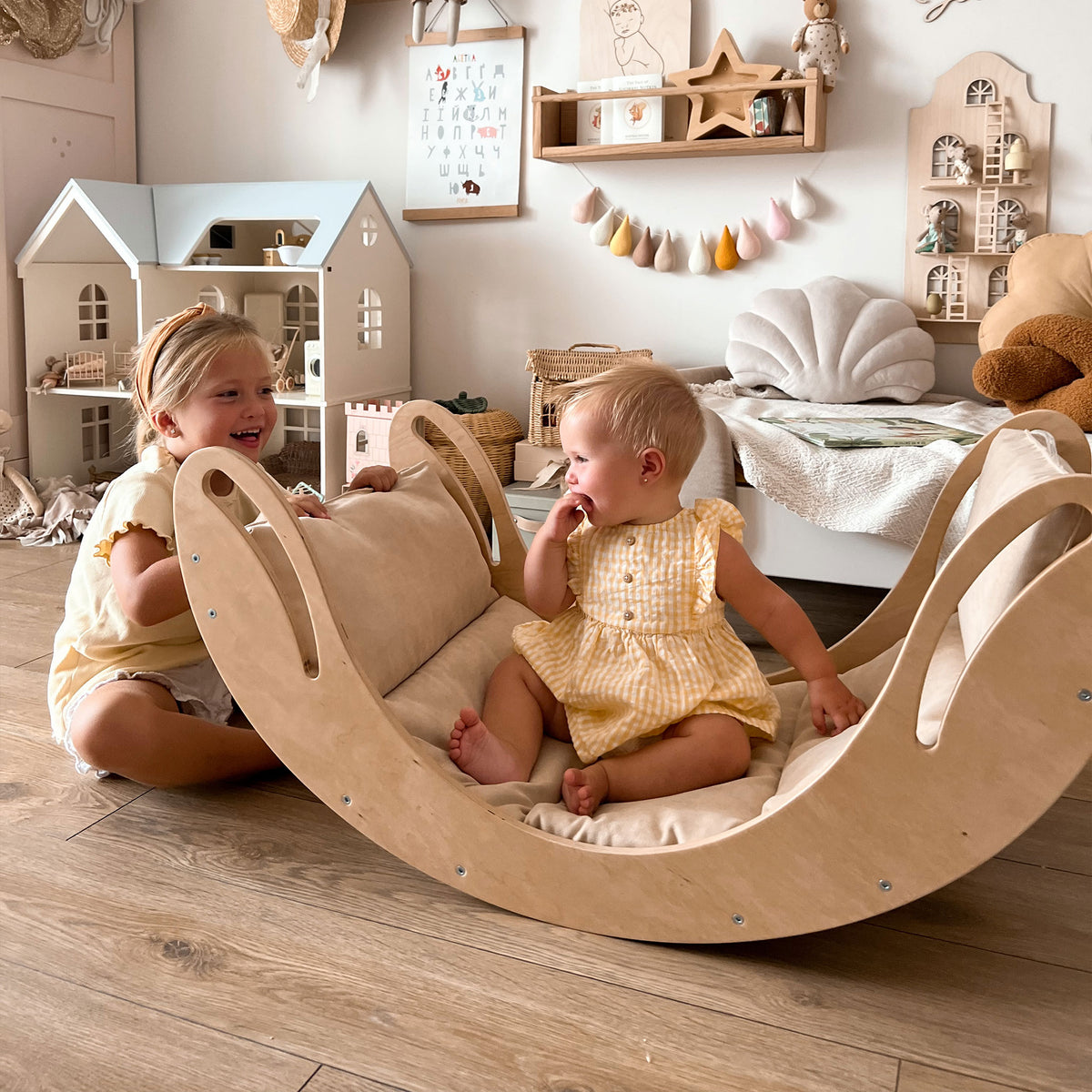 Kletterbogen-Set 2-in-1 Lächeln aus Holz mit Kissen für Kinder - Montessori-Kletterwippe - Ansicht 2