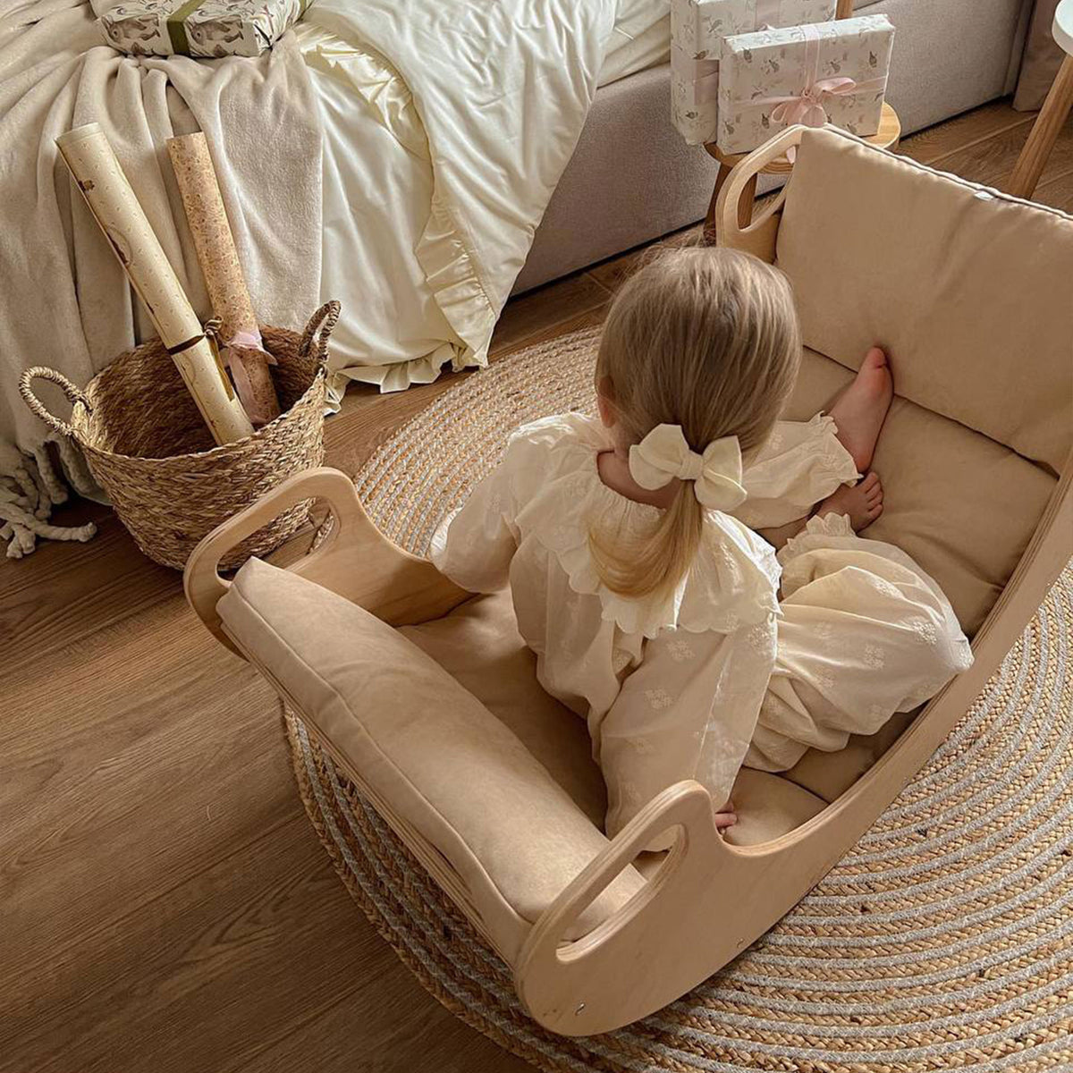 Kletterbogen-Set 2-in-1 Tragegriffe aus Holz mit Kissen für Kinder - Montessori-Kletterwippe mit großen Grifföffnungen - Ansicht 4