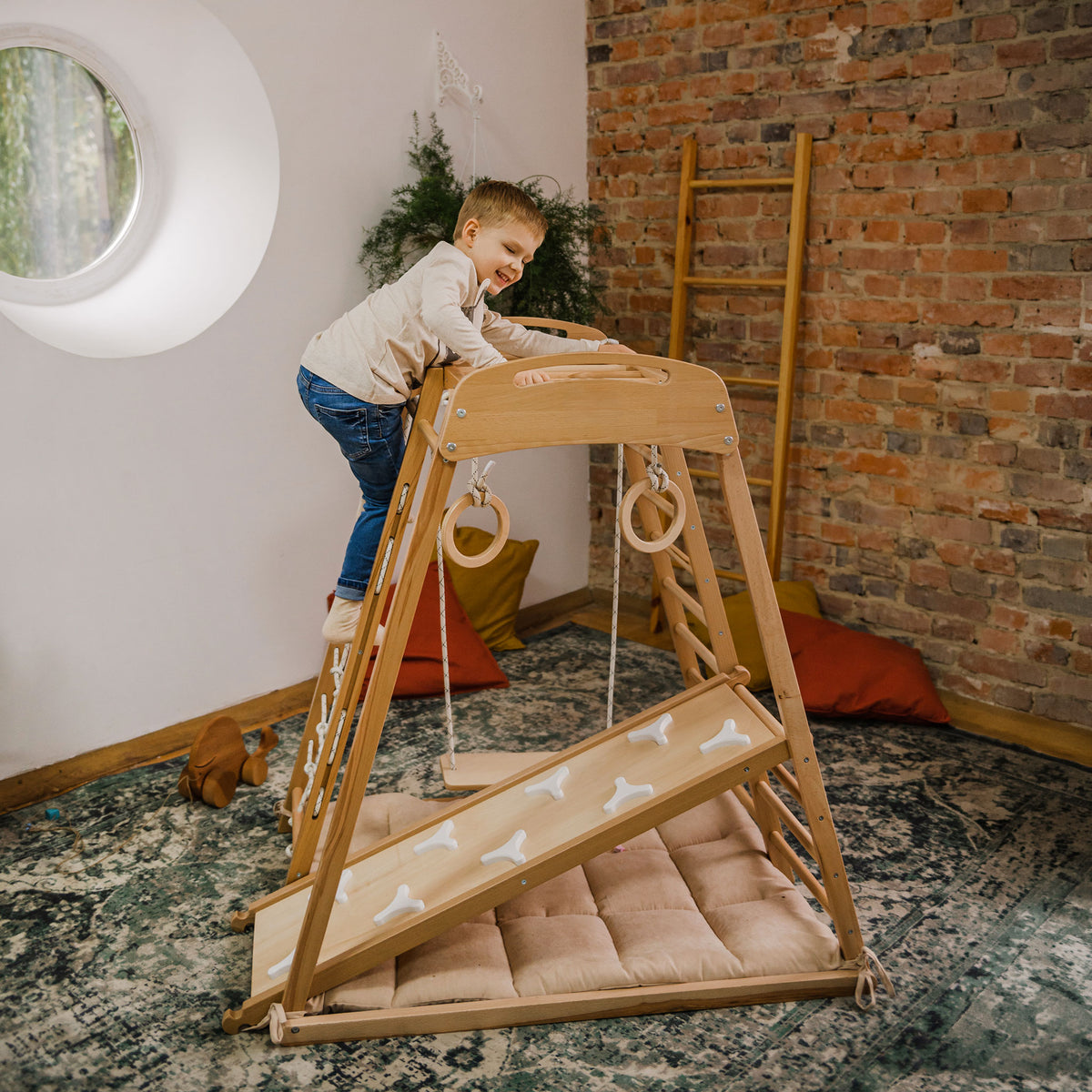 Klettergerüst 5-in-1 für den Innenbereich - Montessori-Kletterset mit beidseitiger Kletterrampe/Rutsche, Schaukel, Turnringen und Turnmatte - Ansicht 5