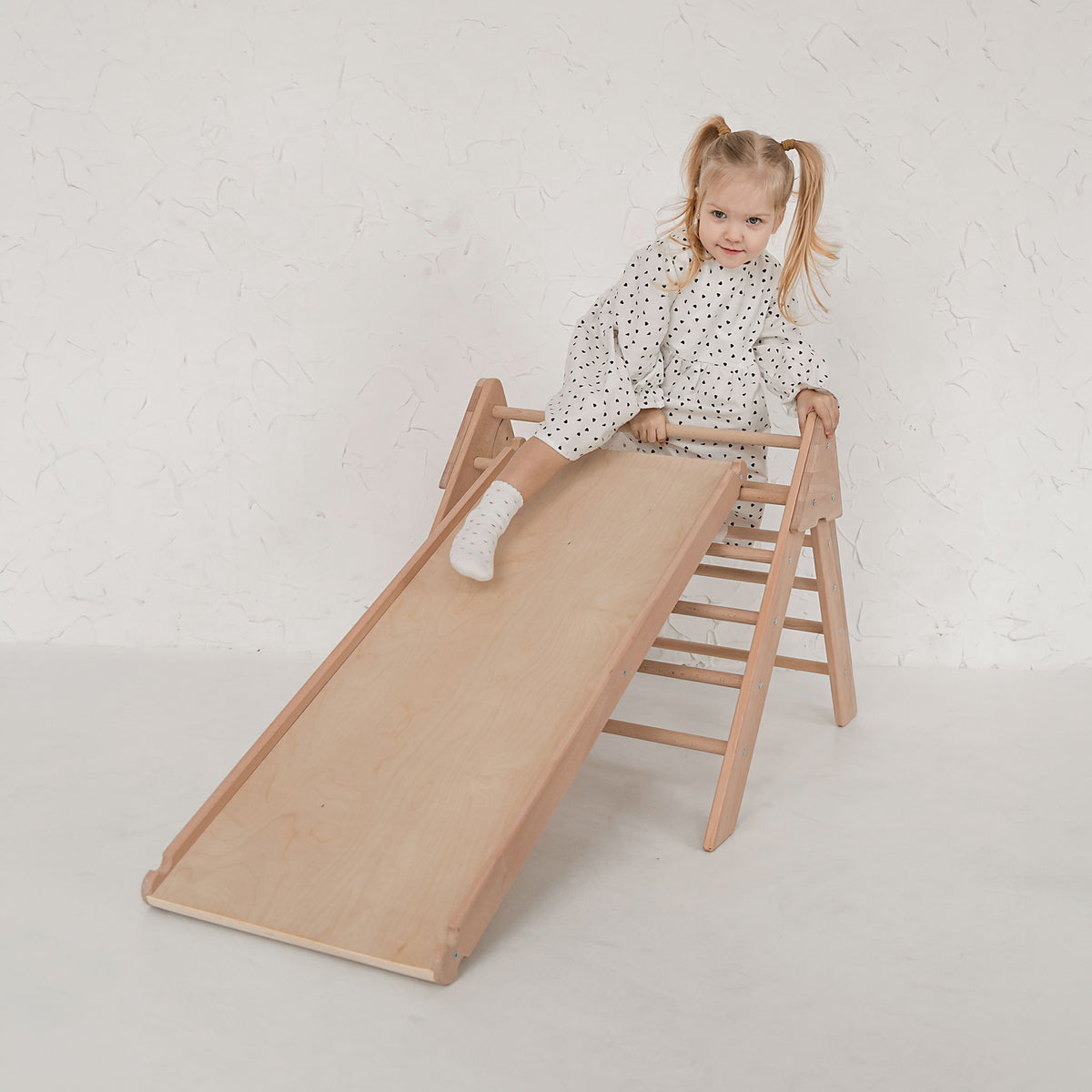 Kletterset 2-in-1 Dreieck aus Holz für Kinder - Montessori-Pikler mit Kletterrampe/Rutsche - Ansicht 3